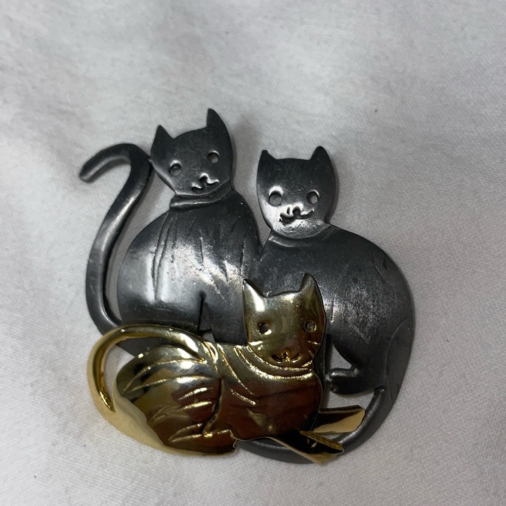 Ultra Craft signed Pewter gold tone three sitting cat brooch pin